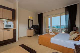 Курортные отели DIT Majestic Beach Resort Солнечный Берег Номер-студио с видом на море-2